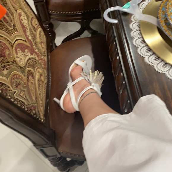 Beautiful Brian Atwood heels!!! Size 8.5❤️👌😍😘🥰 - Picture 3 of 6